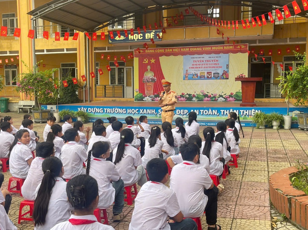 Công an xã Trần Phú: Tuyên truyền phòng chống ma túy và an ninh mạng cho học sinh, đoàn viên thanh niên